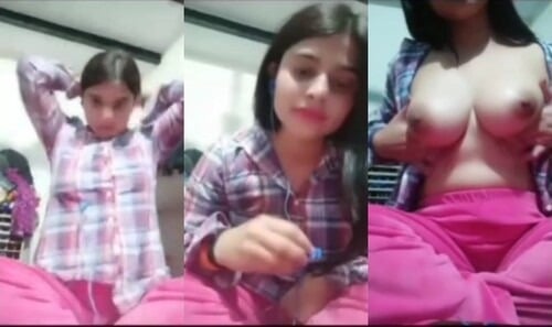 Sexy desi porn: Indian girl flashing breasts