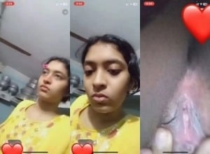 Indian girl finger herself