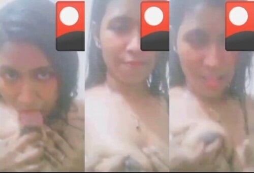 Indian chick wih huge tits palying