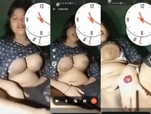 Desi porn: Indian amateur finger fucking, huge tits visible