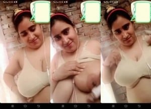 Bhabhi reveals her seductive desi boobsexplicit