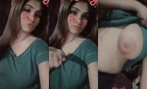 Sexy desi porn: Indian girl flashing breasts
