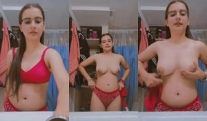 Sexy desi porn: Indian girl flashing breasts