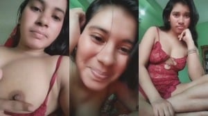 Desi amateur girl showing sexy indian boobies