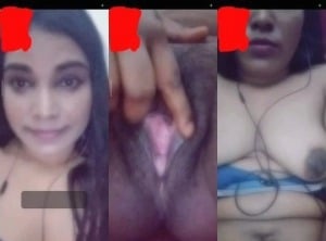 Indian girl finger herself
