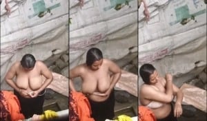 Boobs of indian bhabhi in the bathtub
