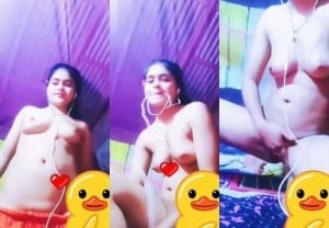 Desi porn: Girl shows off and finger fucks