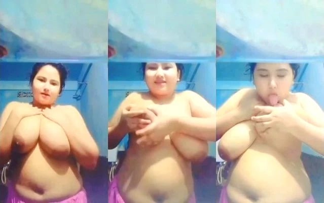 Indians sexy girl exposing massive breasts