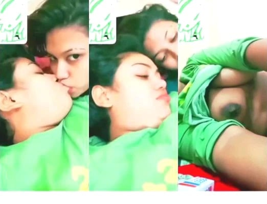 Indian desi girl in lez sex show with naked body scenes.